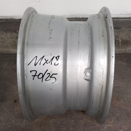 11 X 18 Jantsa Scheibenrad Lfd.Nr.: 70/25 S= 10 mm 8/275/221/21,5 v1/ET0 silber - Gebr -