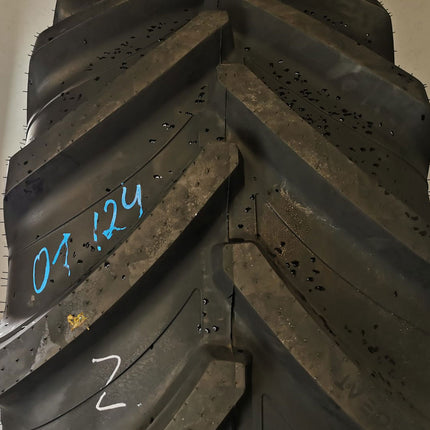 IF710/70 R 38 Ceat Torquemax DOT 28/23 178 D TL lfd.Nr.: 01/24 leichter Höhenschlag