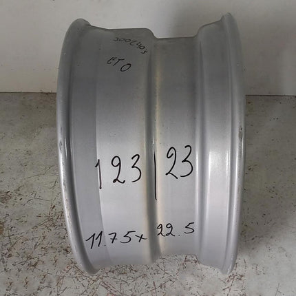 11.75 X 22.5 Grasdorf lfd. Nr.: 123/23 S=18 mm 10/335/281/24 zyl / ET0 silber